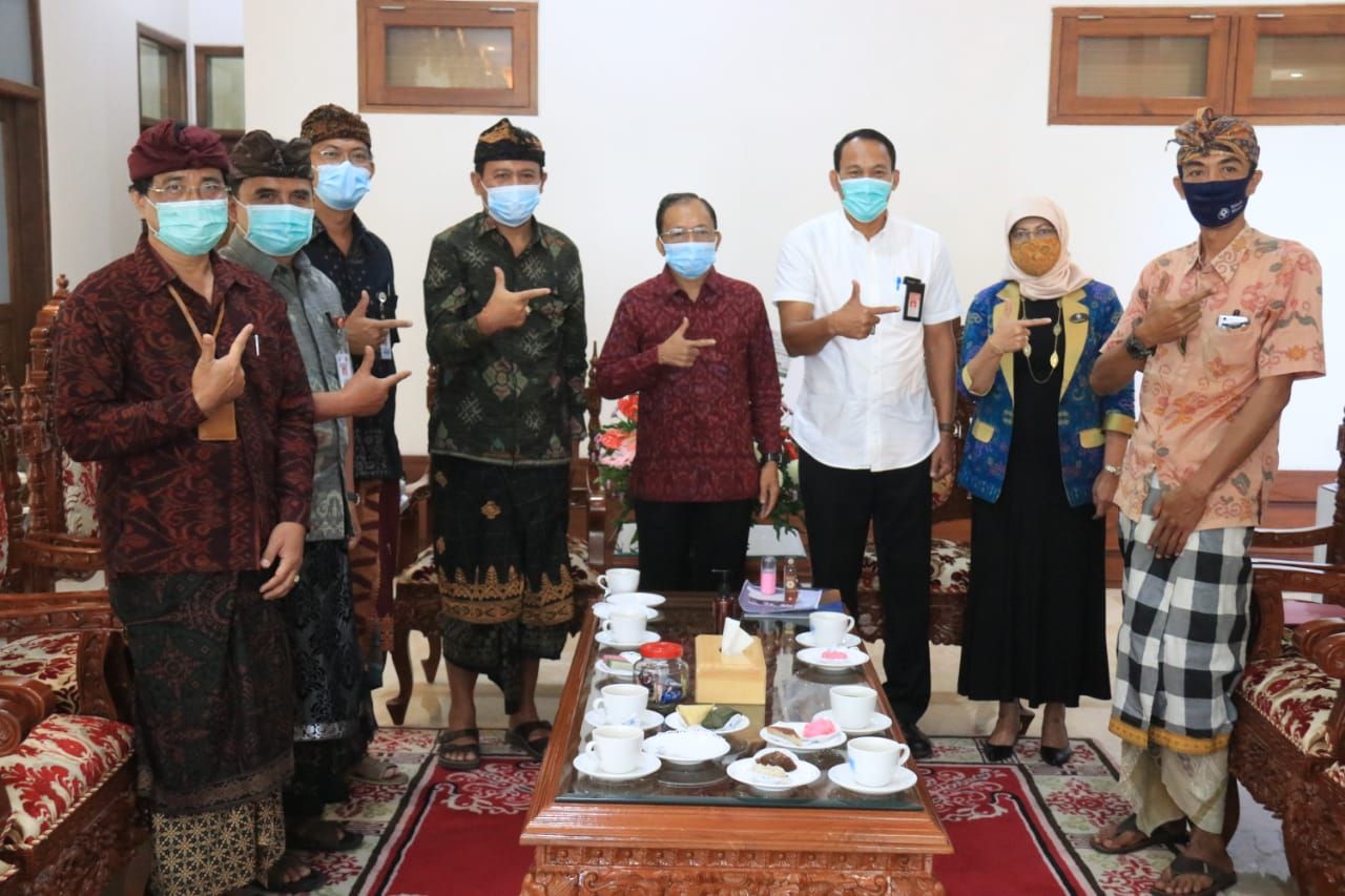 podiumnews.com-Gubernur Koster: Arak Bali Bergerak Menuju pada Arah Industri